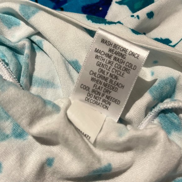 APT. 9 Tee Shirt Size Small Beautiful Vibrant Colours with Bling 100% Rayon - Picture 9 of 11